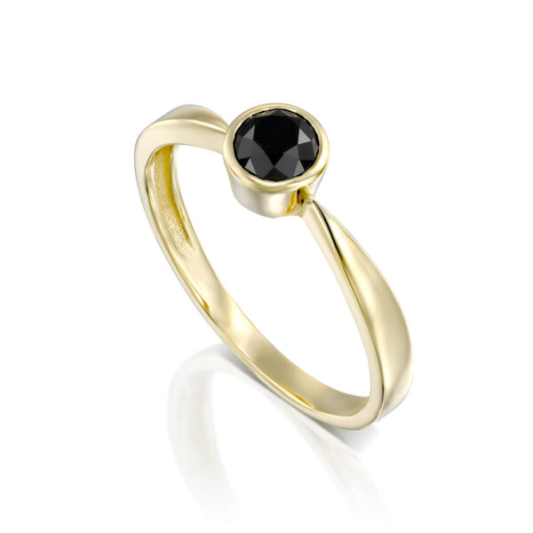 Black Diamond Bezel Egagement Ring - nature shiny